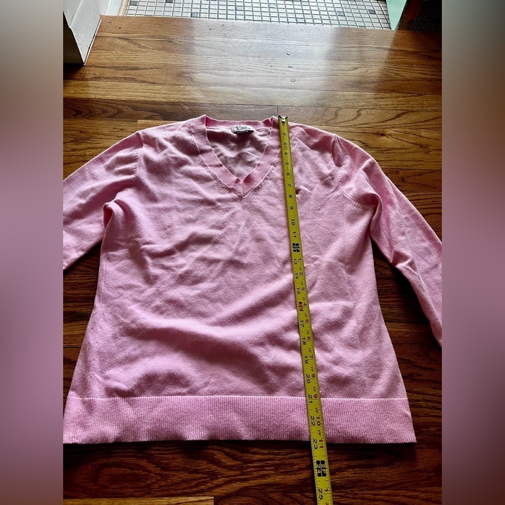 Lilly Pulitzer V Neck Sweater - Women’s
Small. Pink - Picture 5 of 8